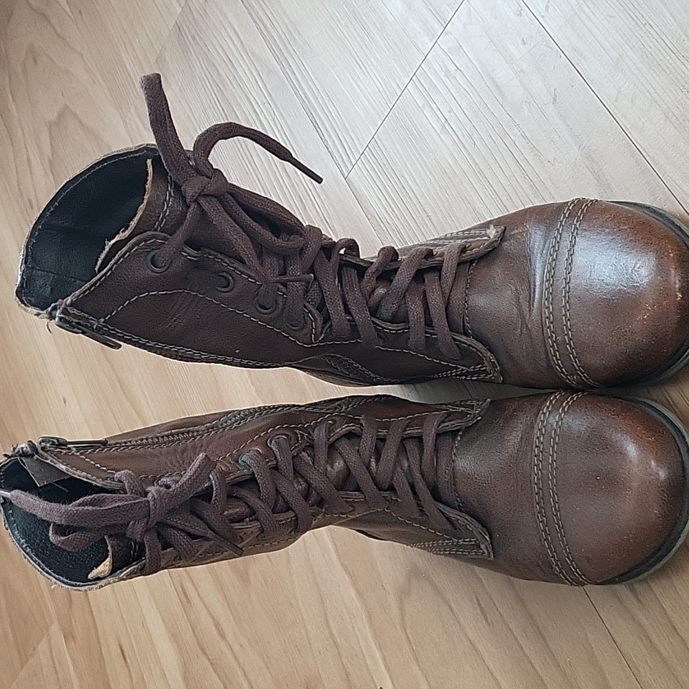 Steve Madden Troopa Brown Lace-Up Boots